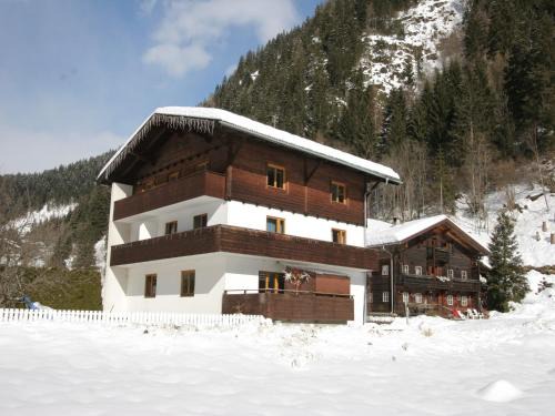 Apartment in Matrei near Ski Slopes