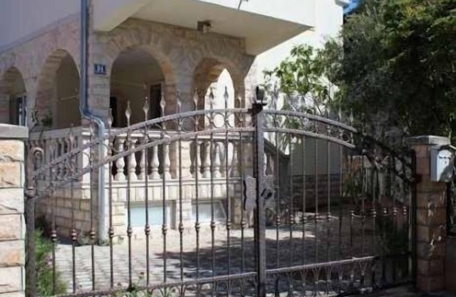 Apartment in Pirovac with Terrace, Air condition, WIFI, Washing machine (4793-1)