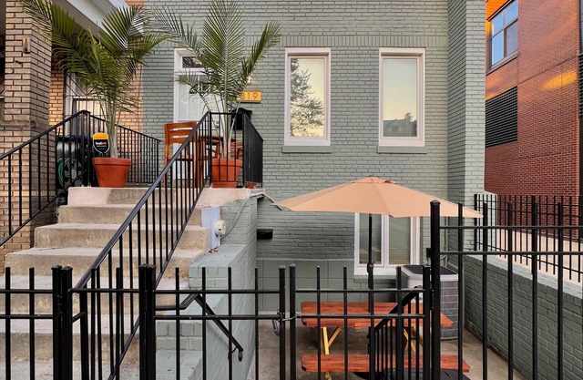 Apartment in the heart of DC for families and friends—with private parking!