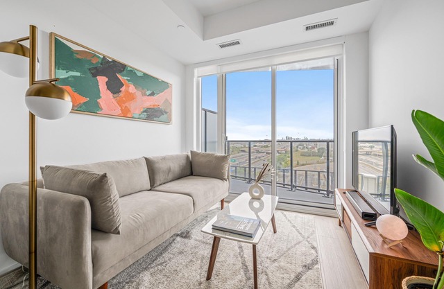 Apartment in the Heart of Etobicoke Close to Transit, an Urban Oasis!