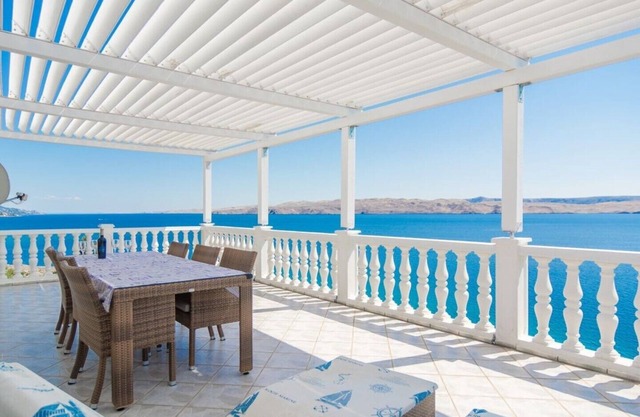 Apartment in villa Mate
