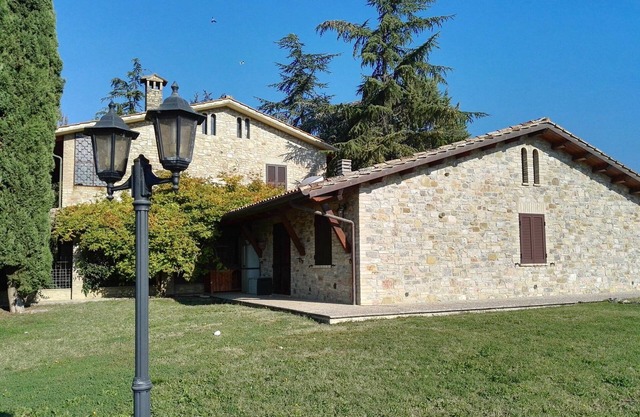 Apartment in Villa with swimming pool in Assisi Ideal for families