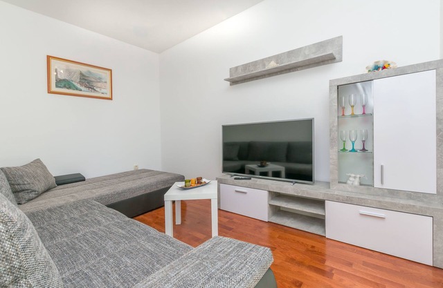 Apartment Ivano (61101-A1) - Dugi Rat