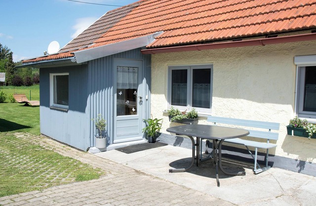 Apartment 'Kleiner Spatz' with Terrace, Shared Garden & Wi-Fi