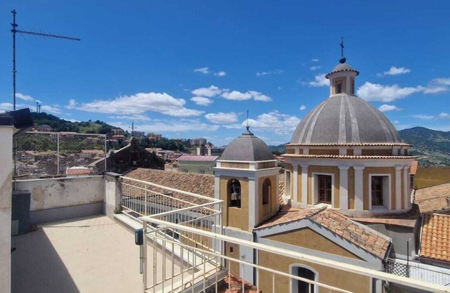 Apartment 'Le Logge House - Bronte' with Mountain View, Private Terrace and Air Conditioning