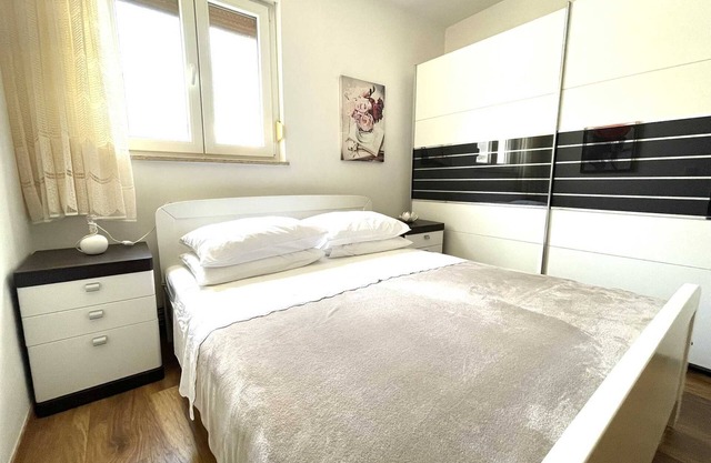 Apartment Maria close to the beach and city center