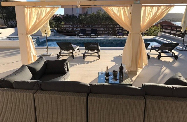 Apartment Miroslava - with pool: A3(2+1) - Okrug Gornji, Island Ciovo, Croatia