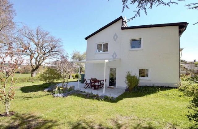 Apartment 'No15' with Private Terrace, Shared Garden and Wi-Fi