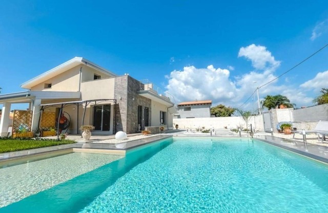Apartment 'Nord In Villa Sele' with Shared Pool, Wi-Fi and Air Conditioning