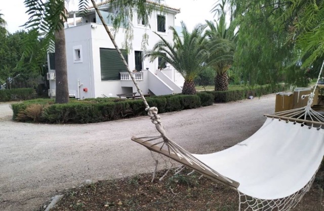 Apartment of 70 sq.m next to the sea with private car & boat parking in Galaxidi
