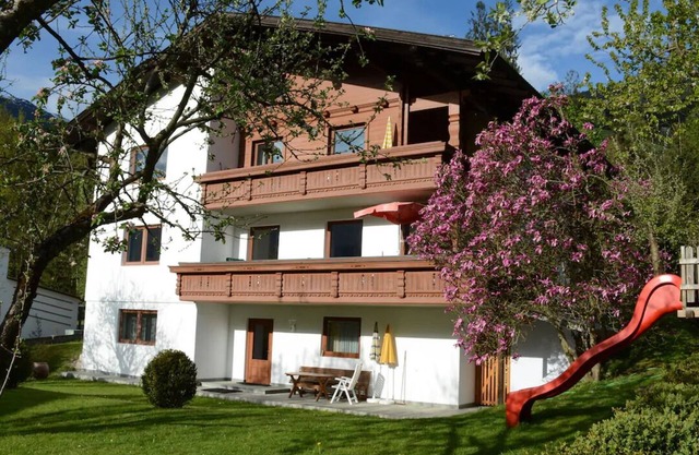 Apartment on the middle floor, large terrace to the south & garden Rudolf Steiner house