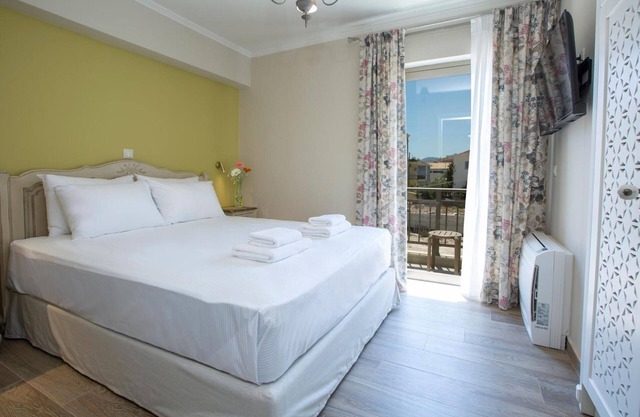 Apartment 'One-Bedroom Suite B' with Balcony and Air Conditioning