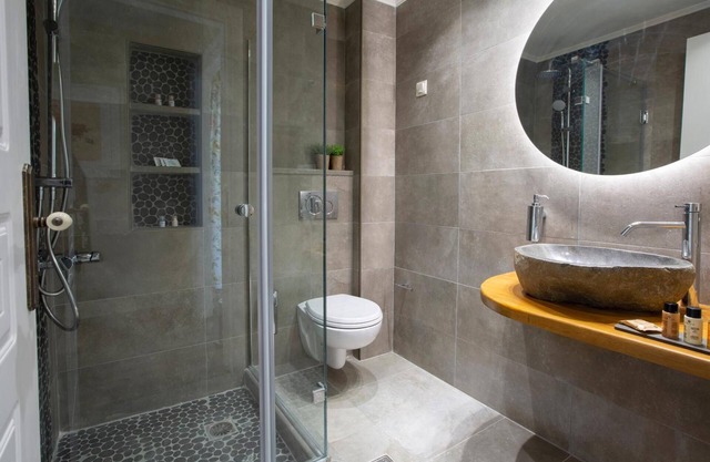 Apartment 'One-Bedroom Suite C' with Balcony and Air Conditioning
