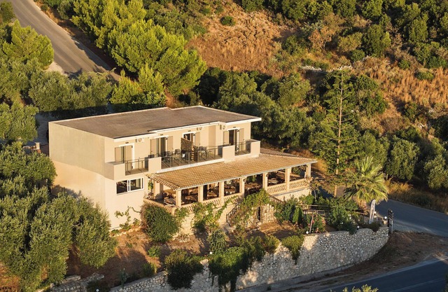 Apartment 'Pelagaki Sunrise 2 Bedrooms' with Sea View, Wi-Fi and Air Conditioning