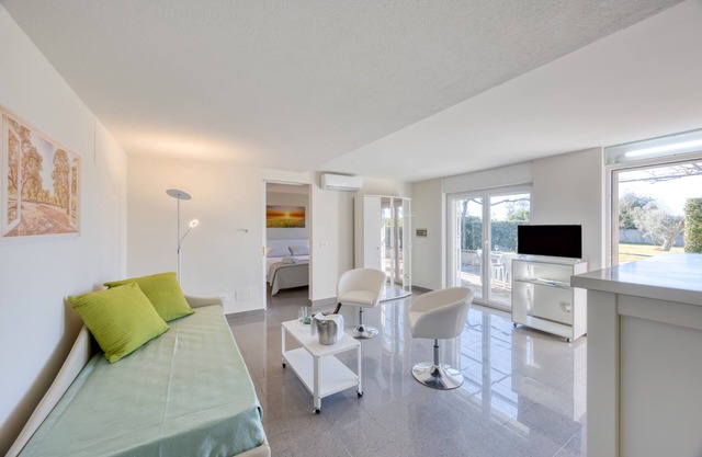 Apartment 'Residence Margherita - Biancospino' with Sea View, Wi-Fi and Air Conditioning