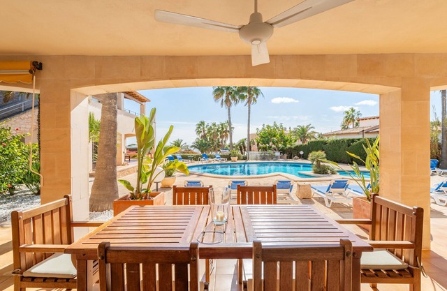 Apartment 'Residencial Planta Baja Cerca Playa' with Sea View, Wi-Fi and Air Conditioning