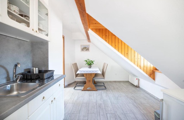 Apartment & Room Pristov