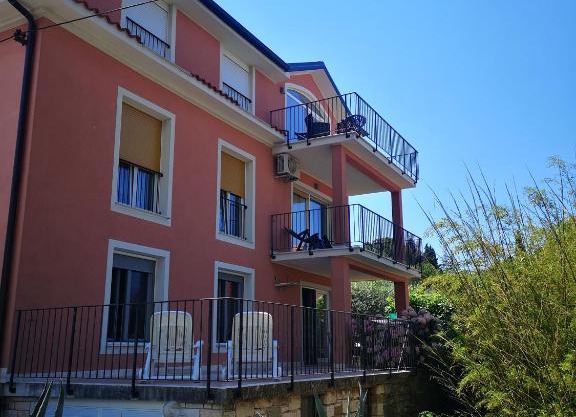 Apartment & Rooms Lilis