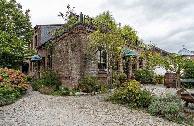 Apartment 'Rose Cottage' with Private Terrace, Private Garden and Wi-Fi