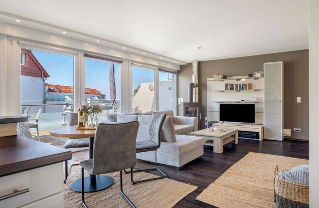 Apartment 'Schotstek' with Lake View, Private Terrace and Wi-Fi