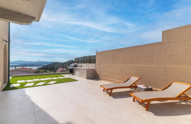 Apartment 'Silvia's Sweet Home' with Sea View, Wi-Fi and Air Conditioning