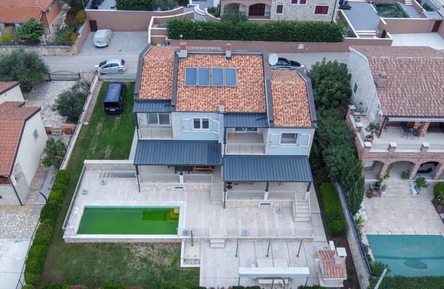 Apartment Sunce II with communal pool and balcony