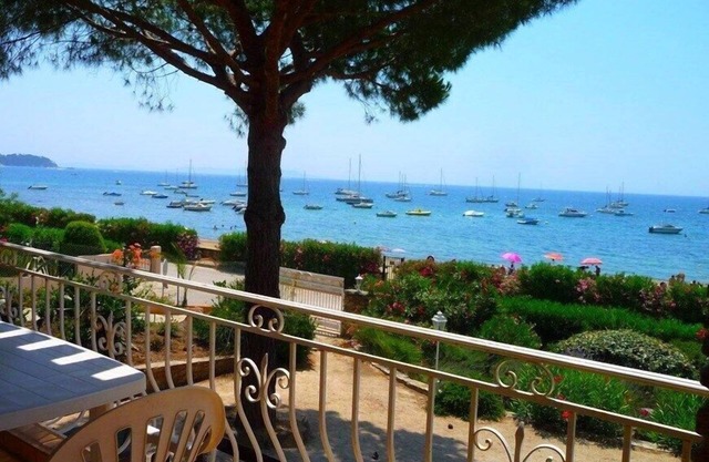 APARTMENT T2 * 4 p 10m from the BEACH with SEA VIEW & HEATED SWIMMING POOL (6)