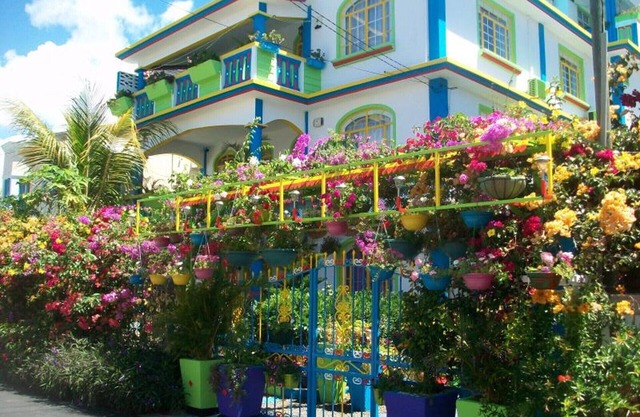 Apartment T1 (studio) with terrace, about 300 m from the beach of Pereybère.