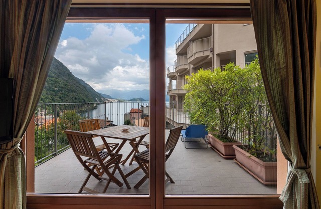 Apartment "Tivano" near the lake with WLAN, terrace & garden