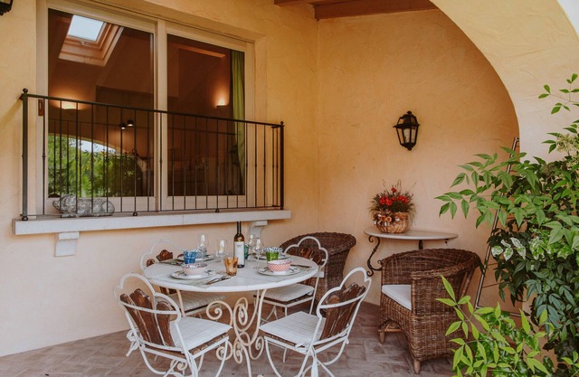 Apartment 'Topazio' with Shared Pool, Wi-Fi and Air Conditioning
