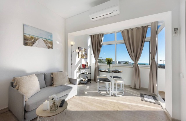 Apartment 'Torralta' with Sea View, Wi-Fi and Air Conditioning