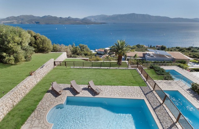 Apartment 'Villa Aeropi' with Sea View, Wi-Fi and Air Conditioning