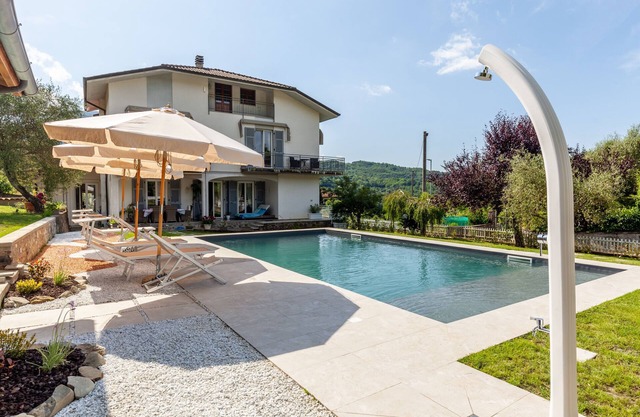 Apartment 'Villa La Lanterna Bianca' with Mountain View, Wi-Fi and Air Conditioning
