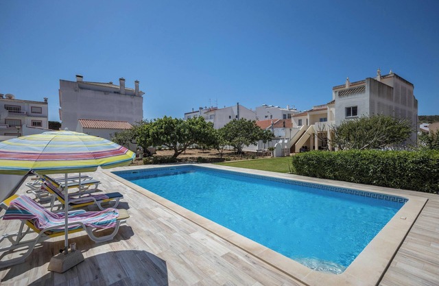 Apartment Villas Brites nº4 with Shared Pool, Shared Garden, Balcony & Wi-Fi
