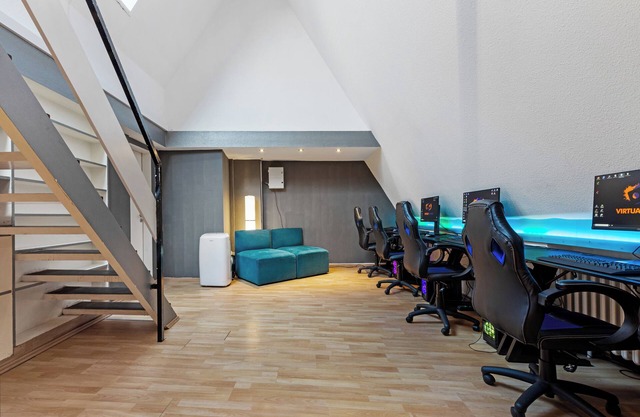 Apartment 'Virtualounge Lan-Wohnung' with Private Terrace, Wi-Fi and Air Conditioning