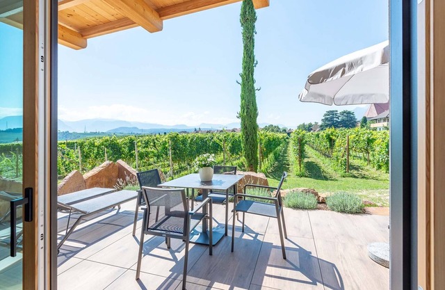 Apartment 'Weinangerhof Apfelbaum' with Mountain View, Shared Pool and Wi-Fi