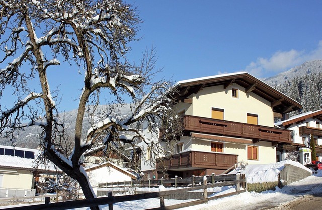 Apartment with balcony in Hart im Zillertaler