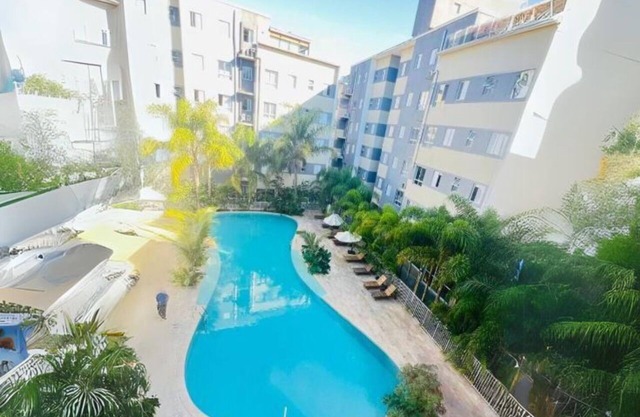 Apartment with swimming pools, 2 heated, crib, sauna and gym 5 minutes from the beach!