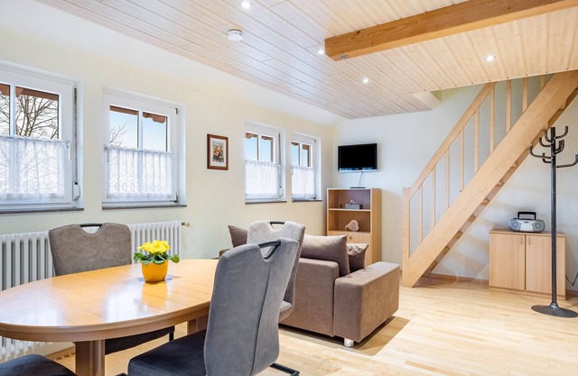 Apartment 'Wiesenblick' with Mountain View, Shared Pool and Shared Garden