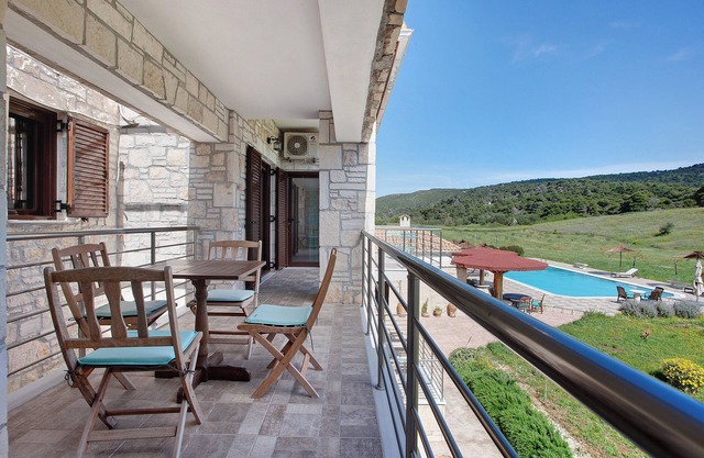 Apartment 'Wild Fig Retreat Sirocco' with Shared Pool, Wi-Fi and Air Conditioning