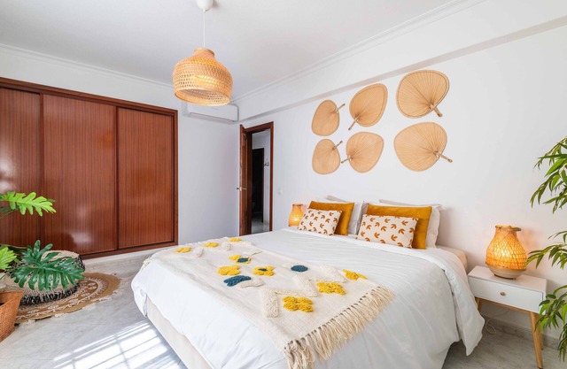 Apartment with air conditioning, WiFi, Netflix, balcony and beach 3 minutes away