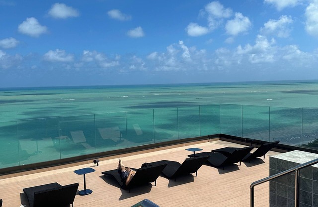 Apartment with balcony, double Wi-Fi, seafront of Pajuçara in Maceió, 24-hour reception