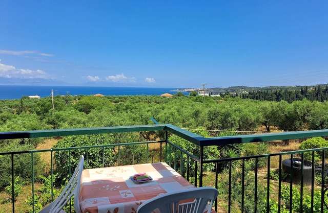 Apartment with great sea view and tavern on the doorstep