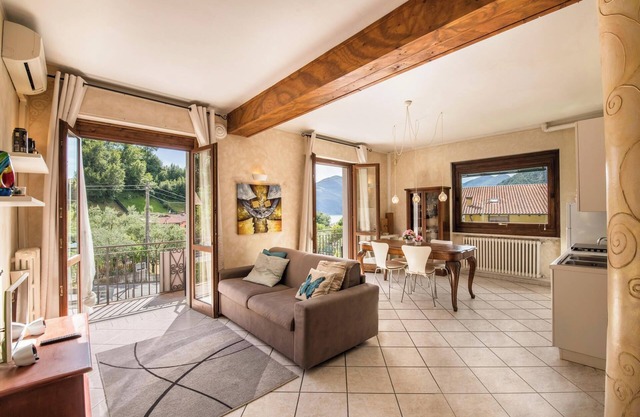 Apartment with Lake View, Pool, Wi-Fi & Terrace