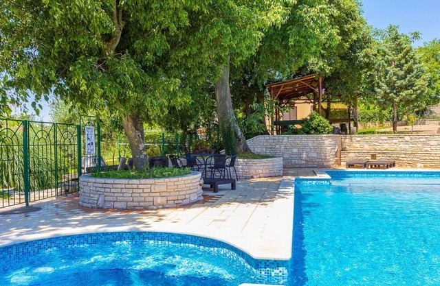 Apartment with large pool, volleyball court, table tennis and table football