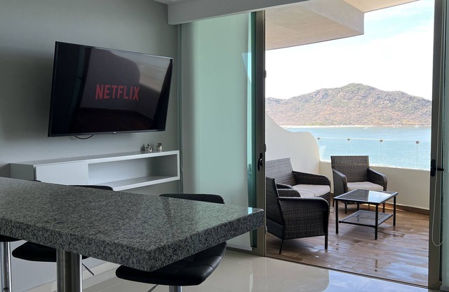 Apartment with ocean view and private access to the beach