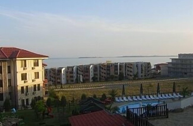 Apartment With Pool, Restaurant & Sea Views