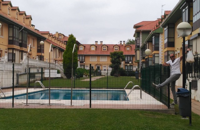 Apartment with pool