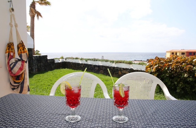 Apartment with stunning views of the sea, garden, pool and free Wi-Fi.