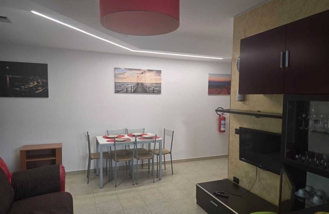 Apartment with swimming pool and large terrace a few steps from the sea, pets allowed